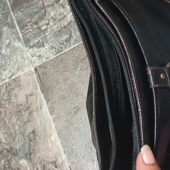 Vintage Black leather Etienne aigner purse - Picture 7 of 7